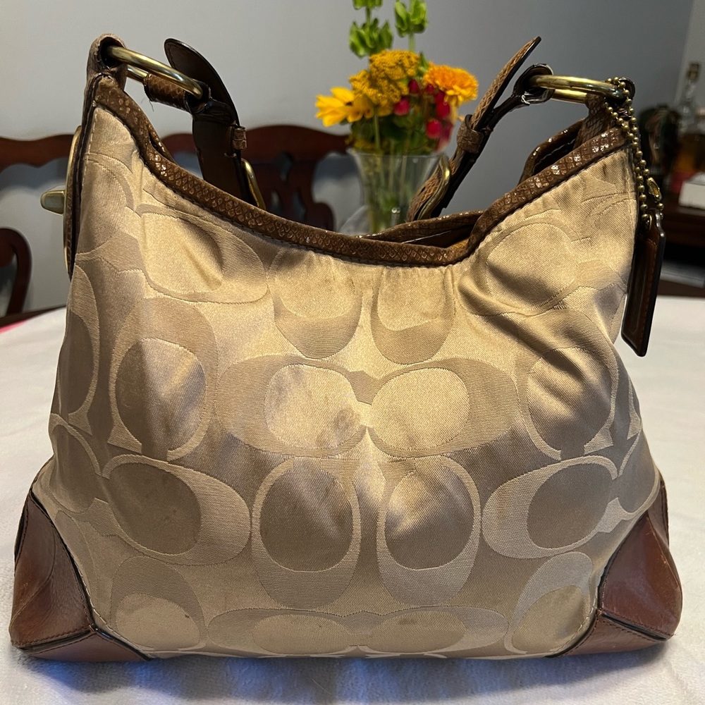 Vintage 2009 Coach signature shoulder bag